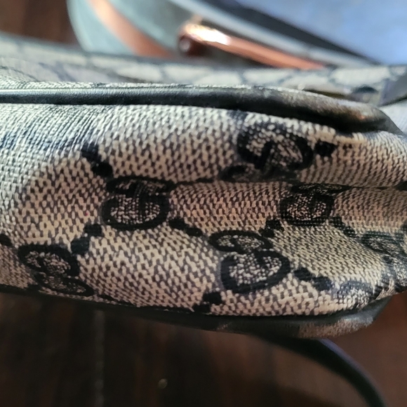 GUCCI Monogram Navy Web GG purse - Picture 8 of 13